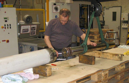 Urben Peter in seiner Tätigkeit als Mechaniker